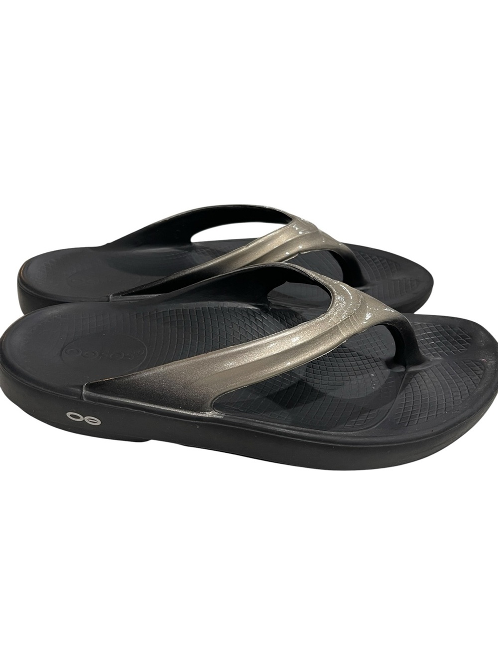 Oofos Oolala Women’s Luxe Sandals Black Metallic Silver Strap SZ 10